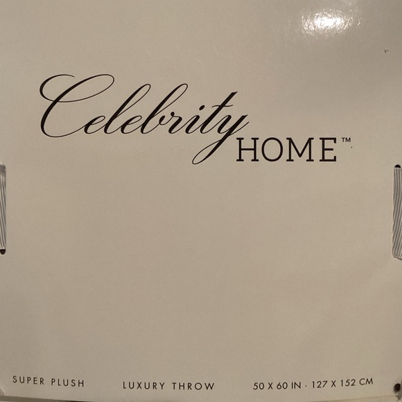 Celebrity Home Super Plush Throw - Picture 2 of 3
